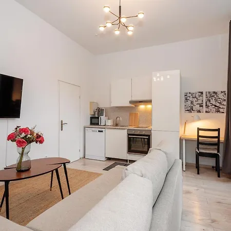 Schoenes Serviced In * Berlino