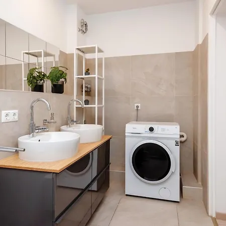 Schoenes Serviced In *