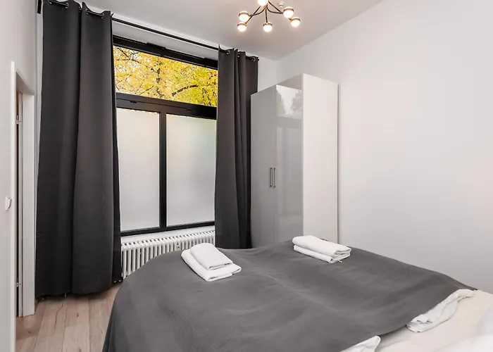 Schoenes Serviced In *